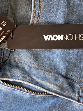 Fashion Nova Light Blue Skinny Jeans - Size 1 Some Stretch